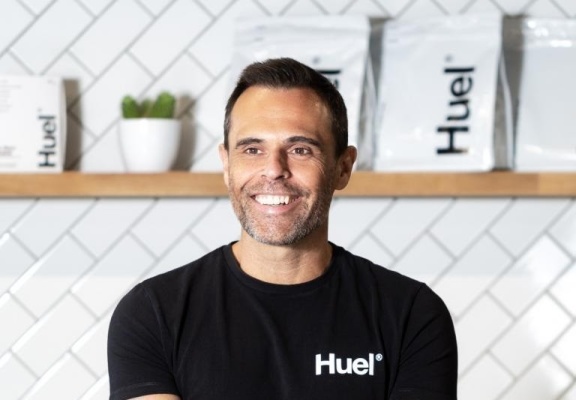 Założyciel Huel wzywa do pomocy małym firmom