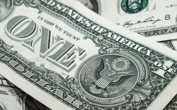 „Za garść dolarów…” – gdzie najkorzystniej kupić dolary?