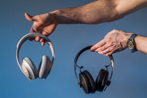 Starcie słuchawkowych gigantów, czyli porównujemy Sennheiser MOMENTUM 3 i Bose 700