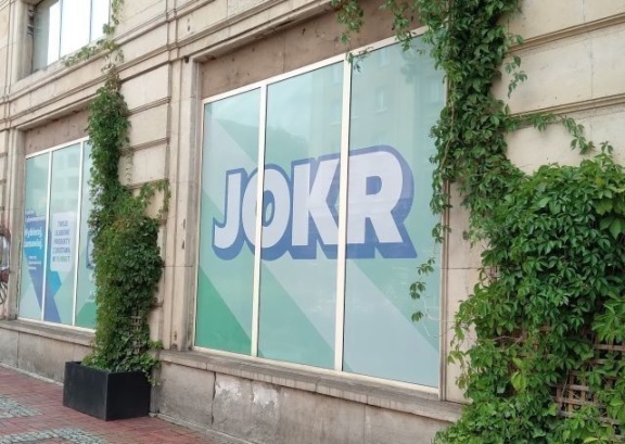 JOKR już działa w Warszawie. Oferuje zakupy spożywcze online z natychmiastową dostawą