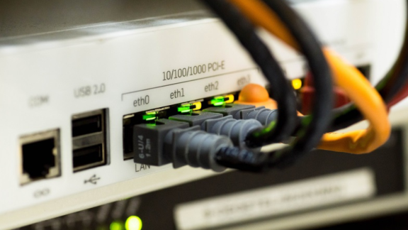 Przełączniki Ethernet innowacją w dystrybucji danych w przemyśle