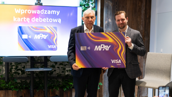 mPay wprowadza na rynek kartę debetową, poszerza ofertę o przelewy do Ukrainy i rozpoczyna współpracę z Kubą Błaszczykowskim