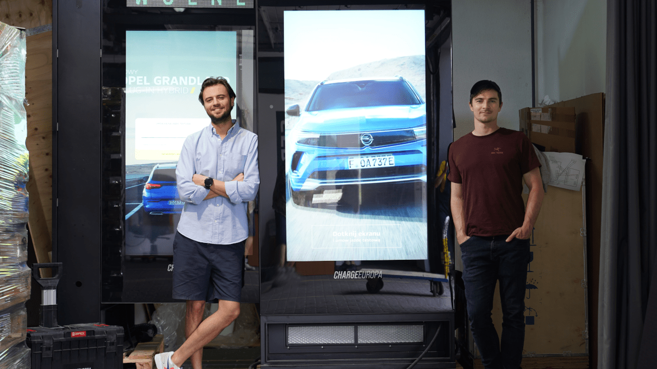 ChargeEuropa buduje sieć darmowego ładowania aut elektrycznych. Ma dużych partnerów