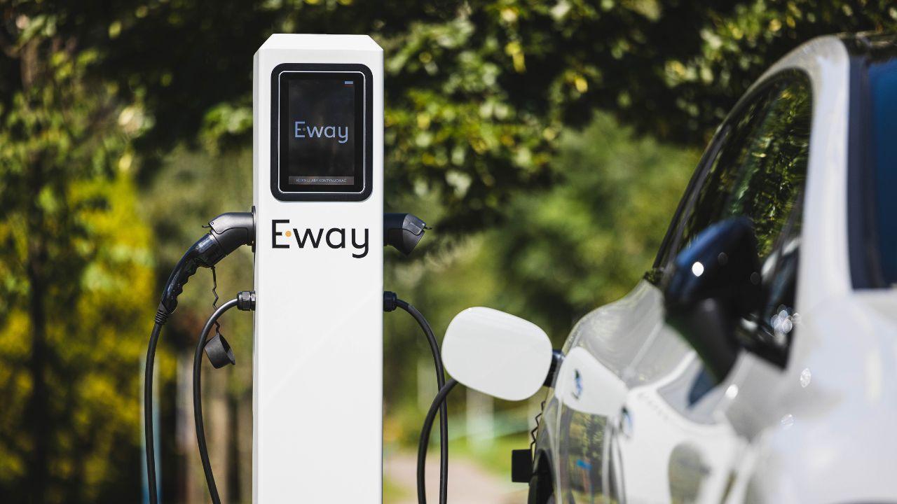 3 mln zł dla Eway, polskiego operatora i producenta stacji ładowania samochodów elektrycznych