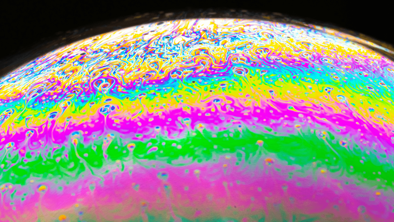 AI? Cyberbezpieczeństwo? Wizerunek marki? Globalni liderzy biznesu są optymistami. Raport CNN International Commercial