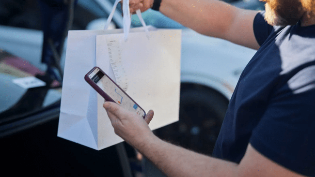 Carrefour Polska nawiązuje ogólnopolską współpracę z Uber Eats