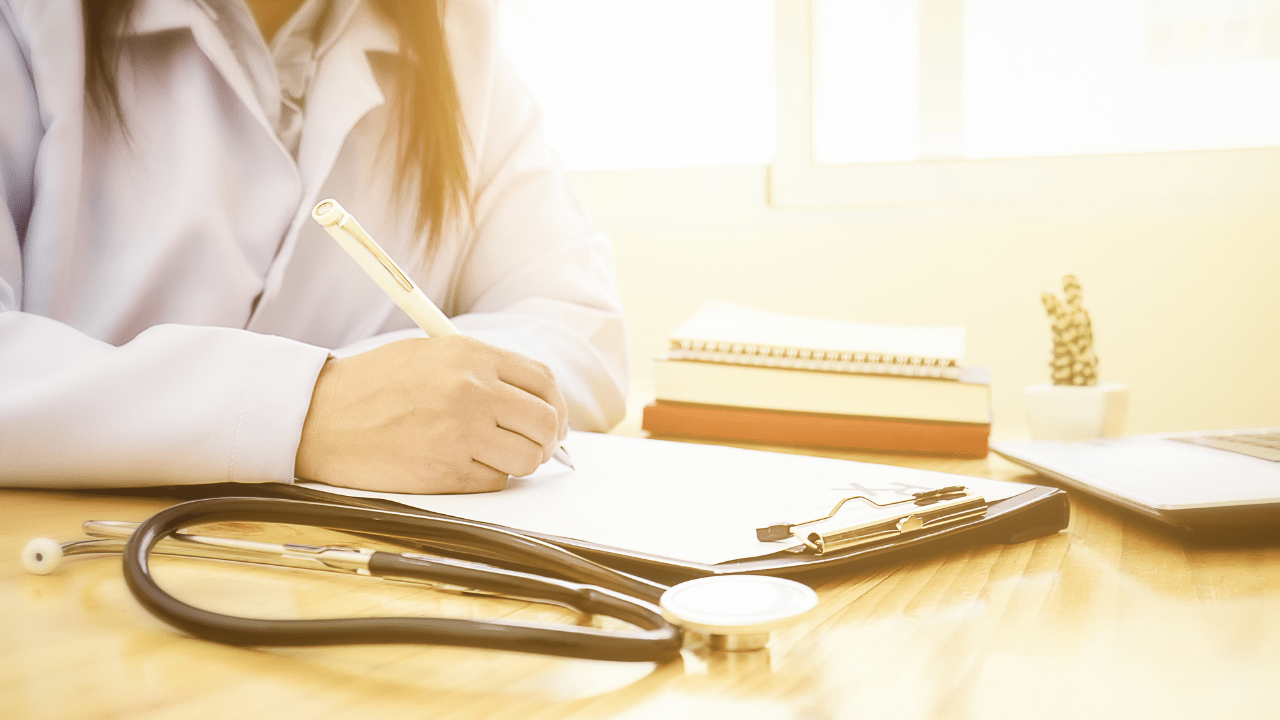 Głos lekarza zamiast pióra: polscy naukowcy tworzą system AI dla branży medycznej