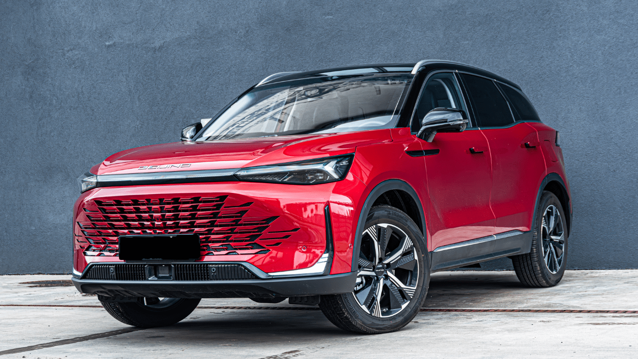 Chińska motoryzacja w Polsce: Które marki są już dostępne? Ile kosztują?