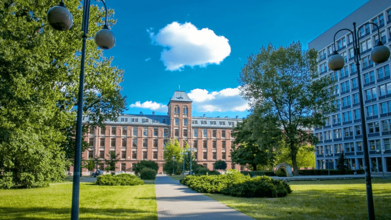 Kropki łączą Highlander Enterprise i Politechnikę Łódzką: wspólne prace nad grafenowymi kropkami kwantowymi w branży beauty