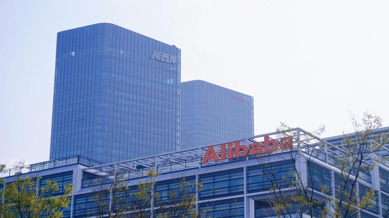 Alibaba AI wypuściło nowy model Qwen z ponad bilionem parametrów