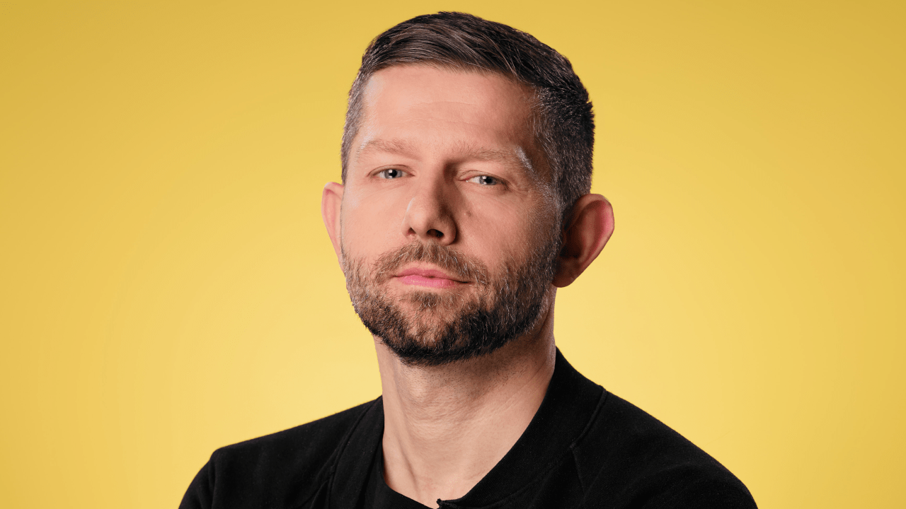 Rewolucja AI w marketingu: jak uniknąć pozostania w tyle? Rady Michała Sadowskiego z Brand24