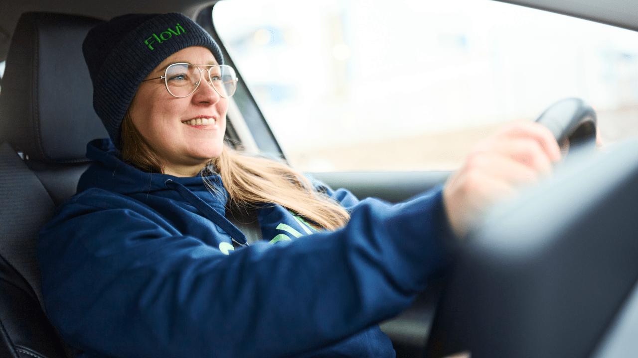 Fińska metoda na polską flotę: nad Wisłę wjeżdża Flovi, cyfrowa platforma do relokacji samochodów