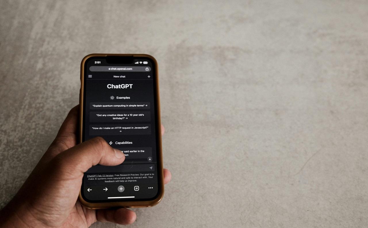 Spowiednik AI: jak ChatGPT stał się powiernikiem w kryzysie psychicznym i egzystencjalnym zagrożeniem dla OpenAI?