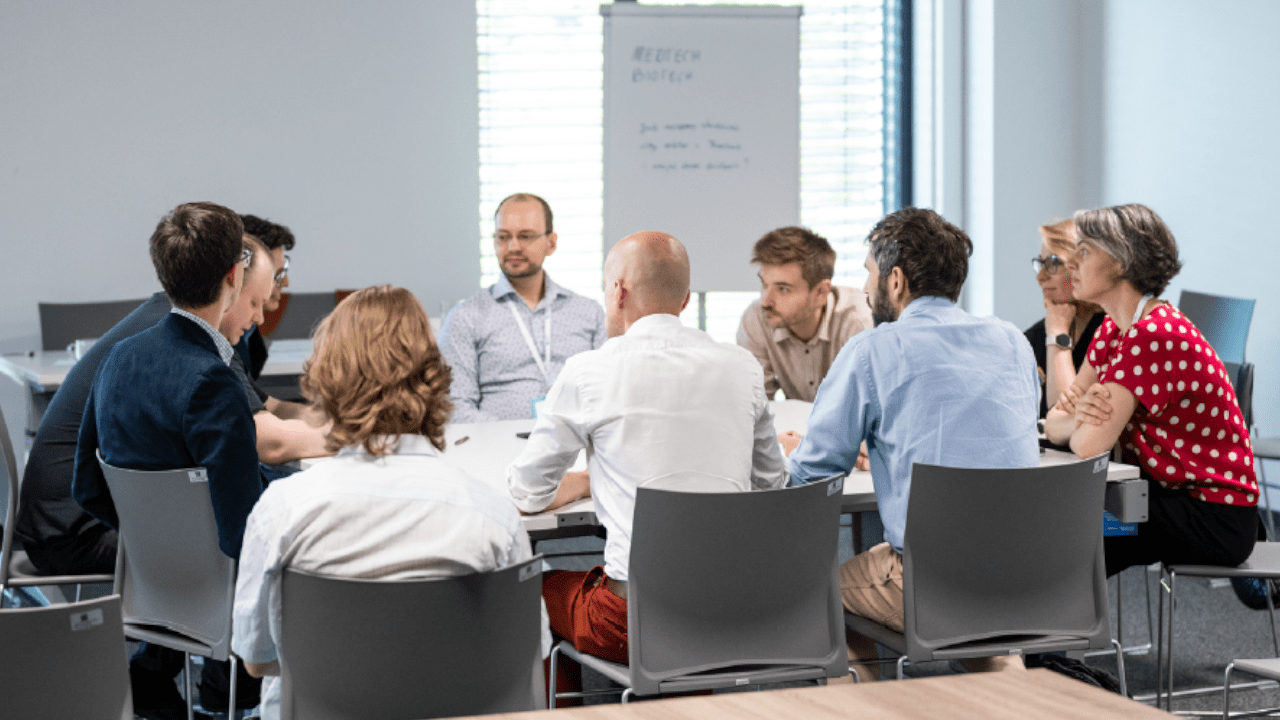 Czy gród Kraka może stać się archipelagiem innowacji? Analiza raportu o krakowskim ekosystemie innowacji