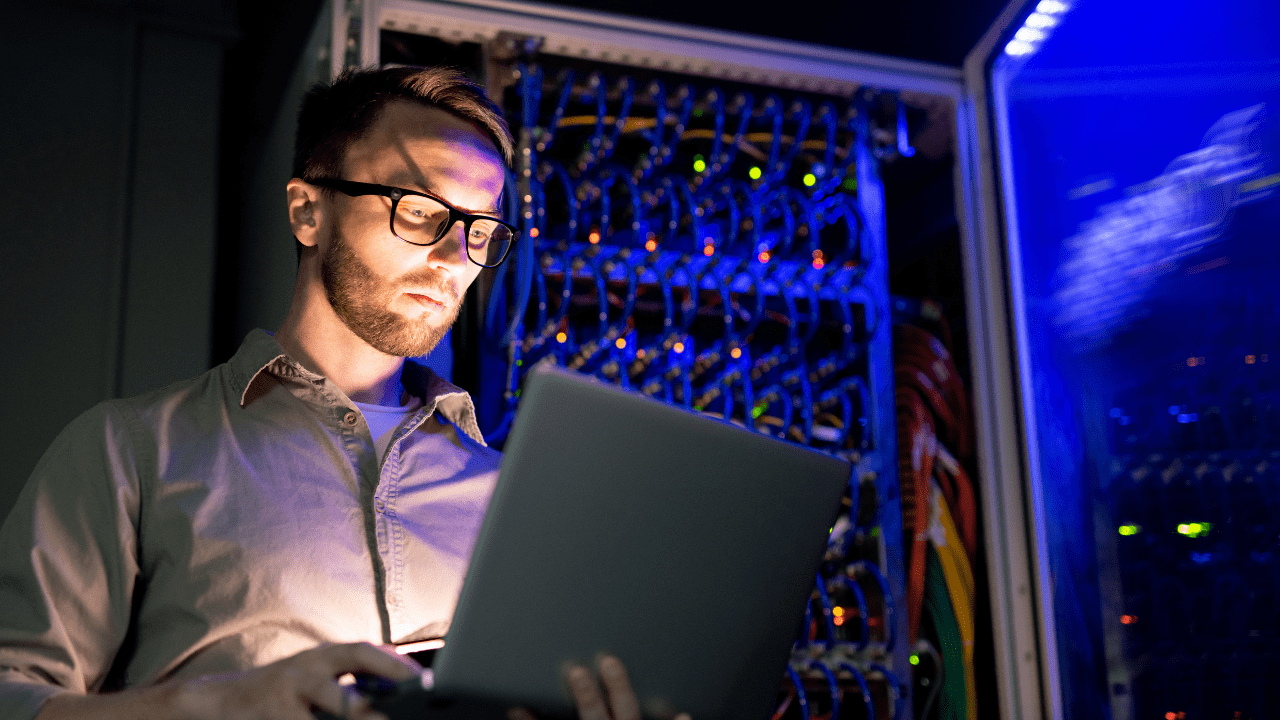 USA: rząd chce zatrudnić 1000 specjalistów. Giganci technologiczni obiecują wsparcie