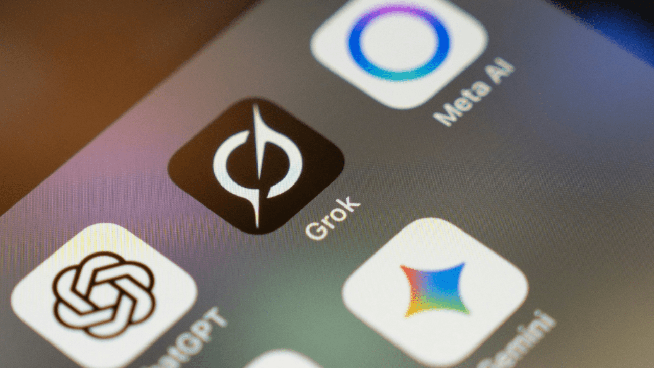 „Dosłownie zero”. Elon Musk odpiera zarzuty o generowanie przez Groka treści z udziałem nieletnich