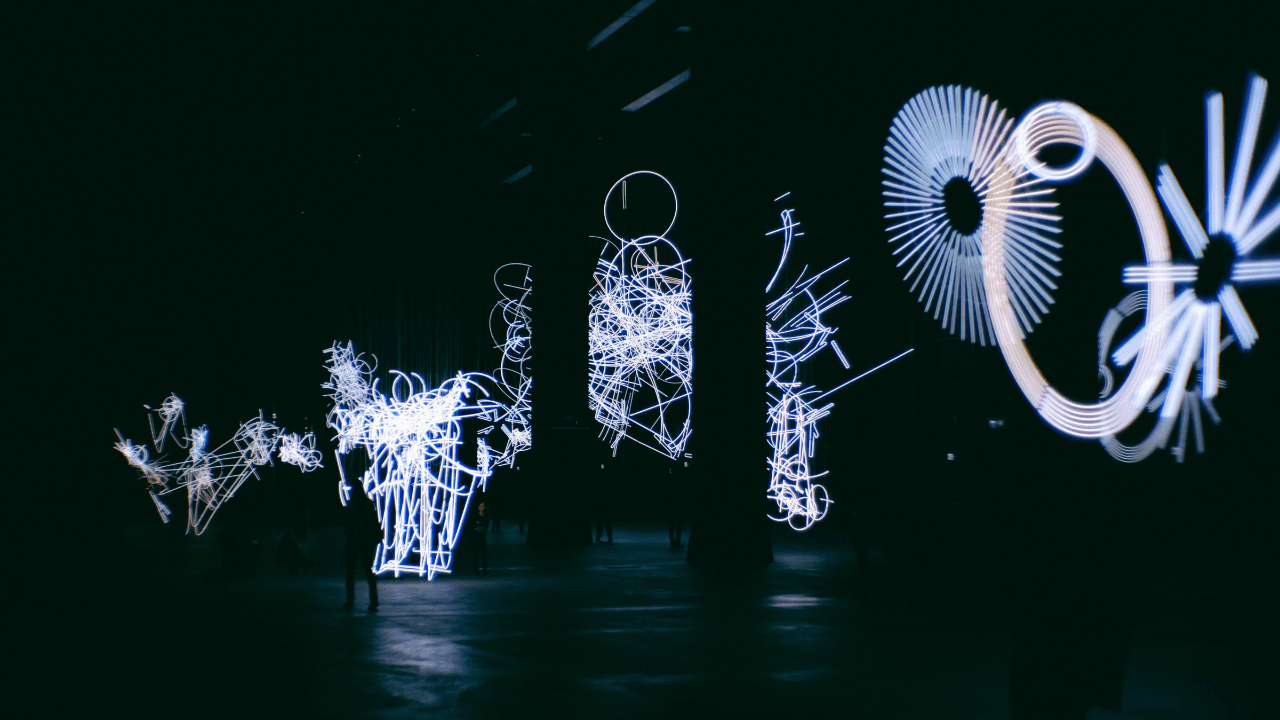 Меньше рабочих мест и снижение затрат. Министерство цифровых дел разработало новый план по контролю ИИ-систем