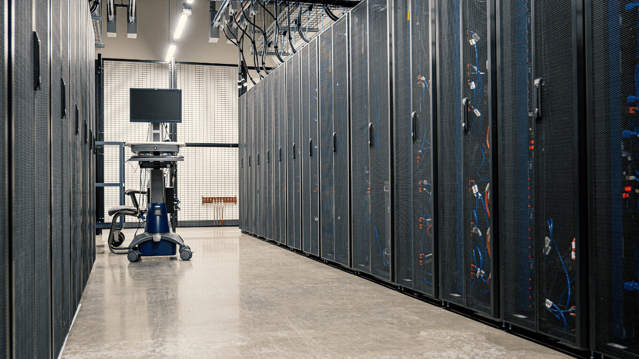 Brytyjski rząd stawia na „blue sky research”. 40 mln funtów na przełomowe badania nad AI