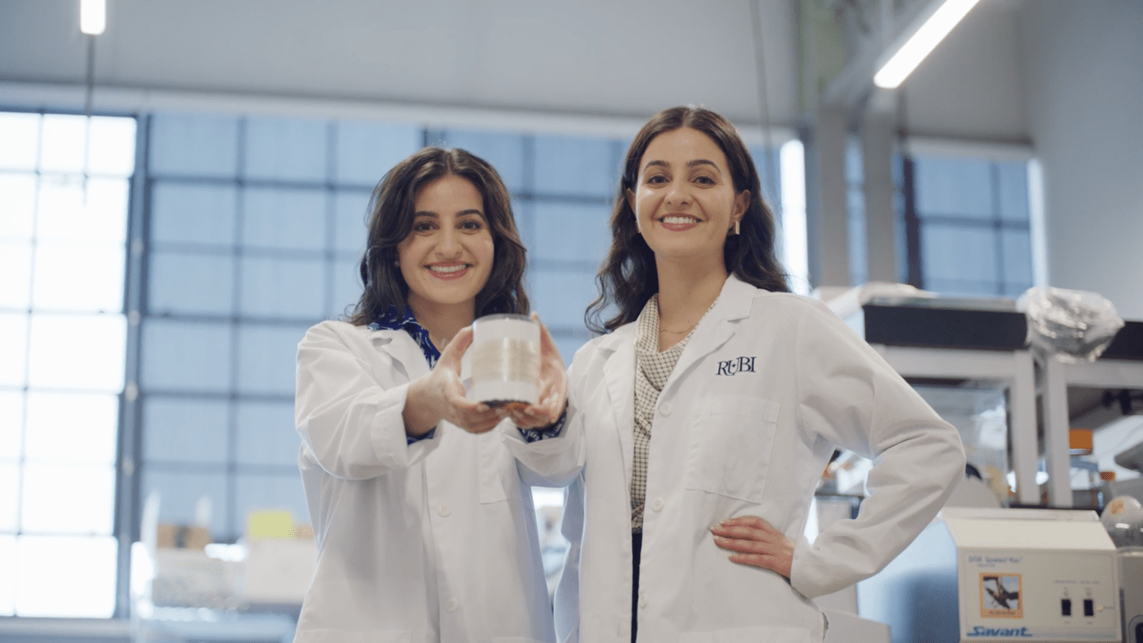 Ubrania z dwutlenku węgla? H&M i inni giganci stawiają na technologię Rubi