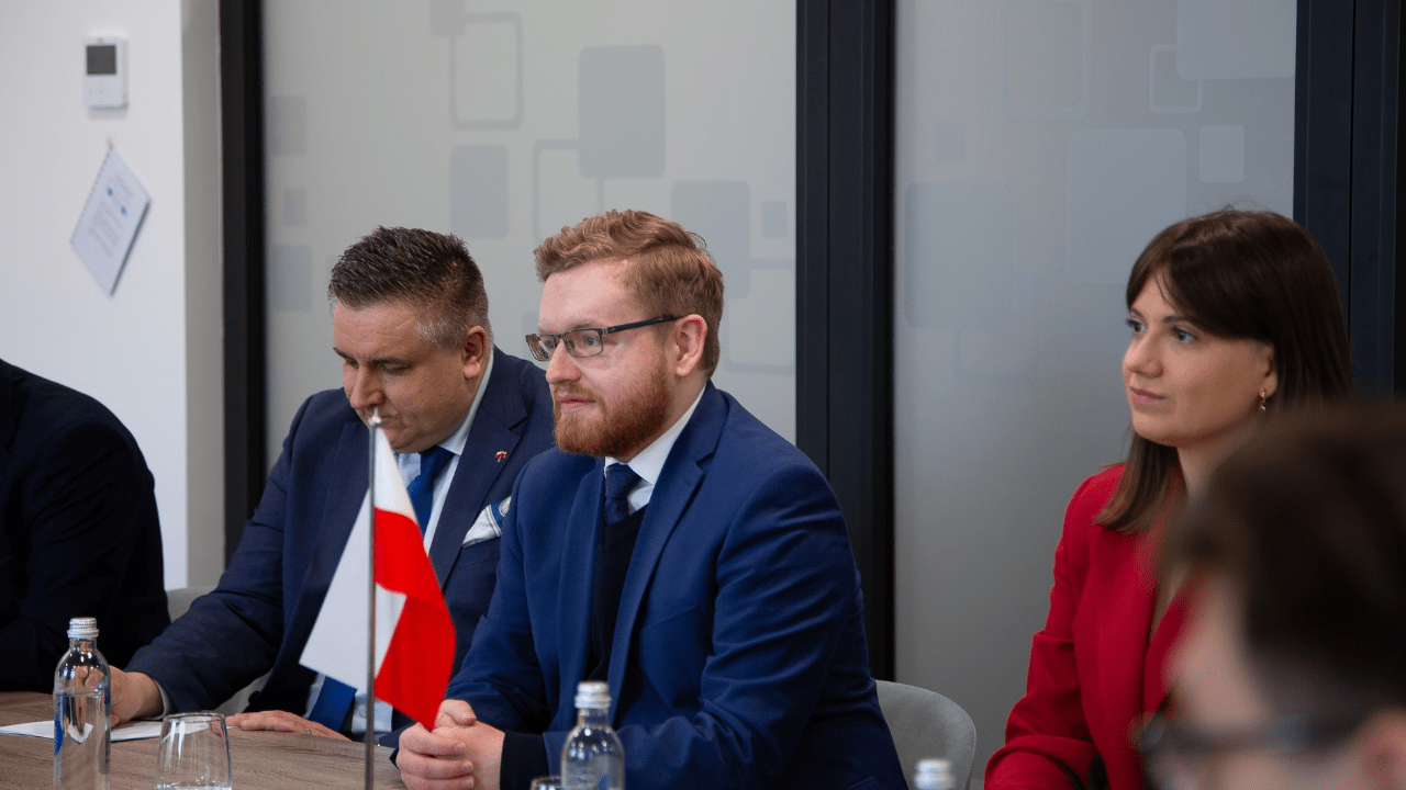 Rządowa ofensywa: projekt cyfrowego podatku trafia do wykazu prac