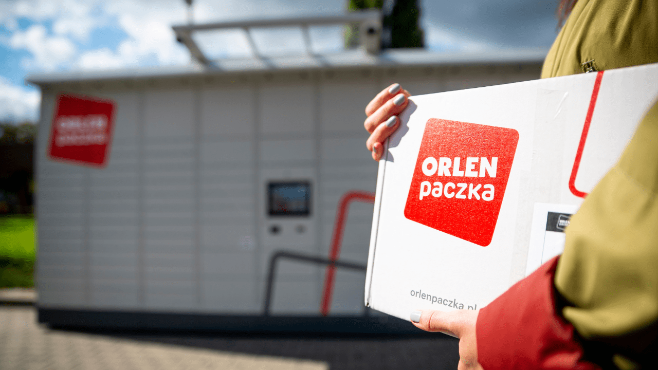 ORLEN Paczka stawia na model współdzielony: UPS dołącza do sieci automatów. Znamy szczegóły