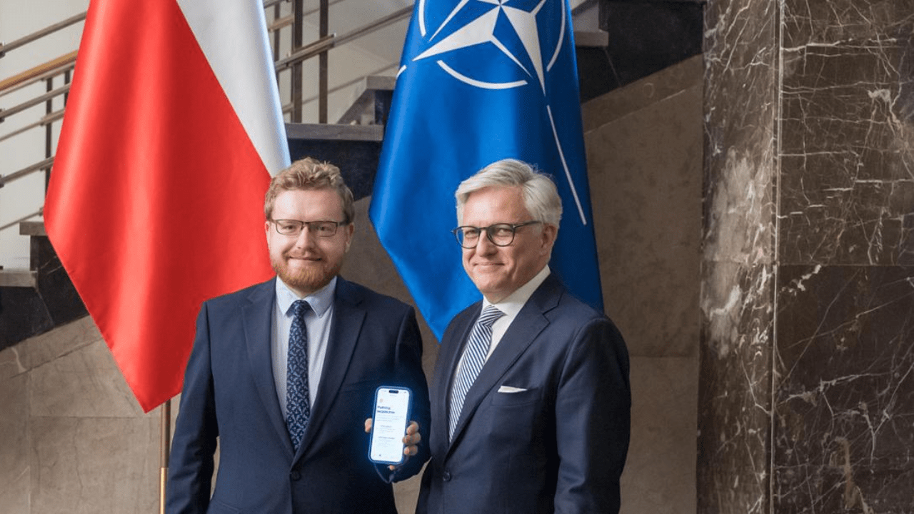 Odyseusz wchodzi do aplikacji mObywatel. Bezpieczne podróże zagraniczne w zasięgu ręki