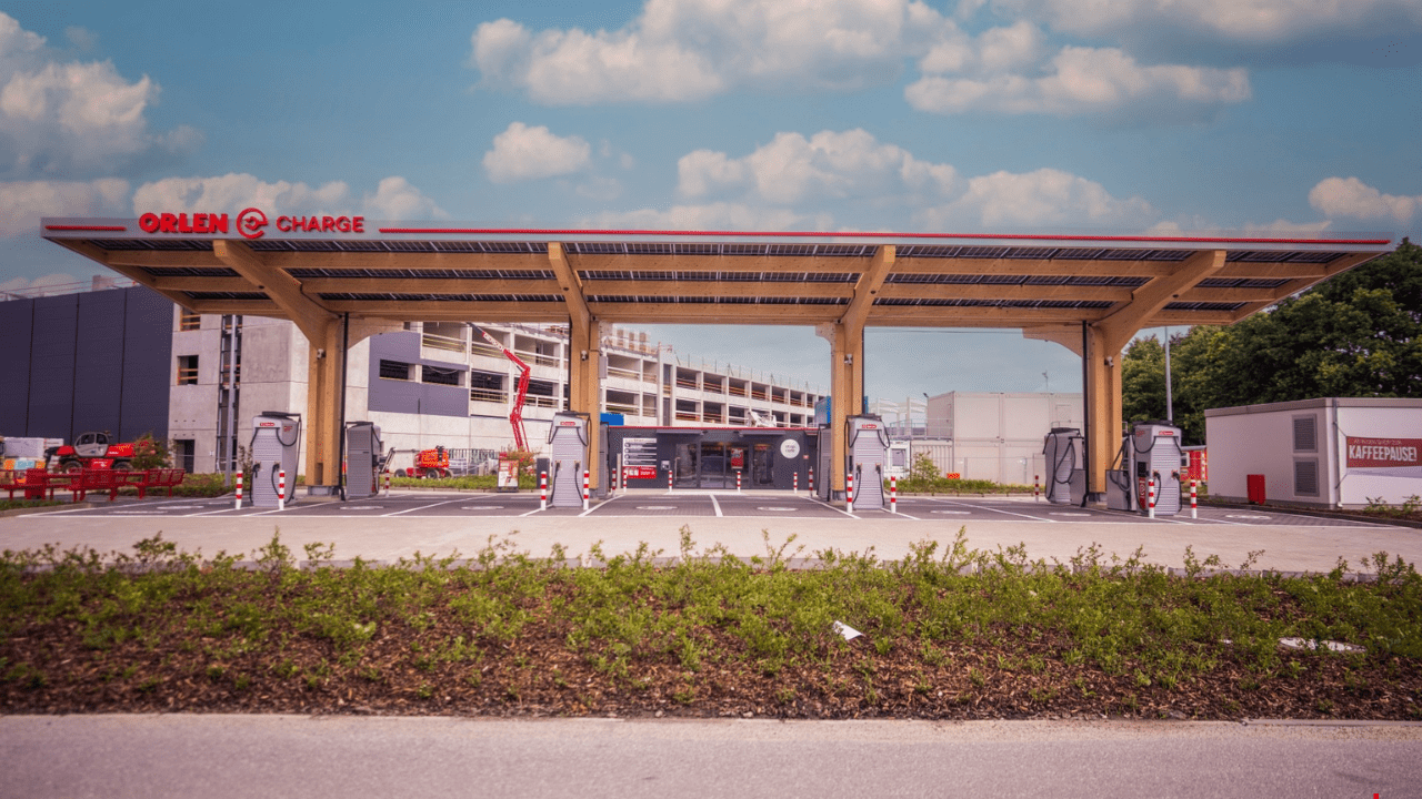 ORLEN rozwija sieć ładowania w Europie. Pierwszy hub ORLEN Charge ruszył w Niemczech
