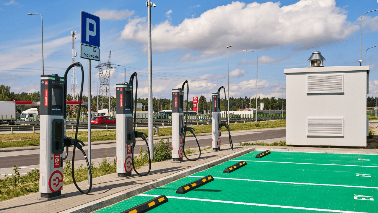 ORLEN Charge uruchamia pierwszą w Polsce publiczną infrastrukturę ładowania MCS dla transportu ciężkiego