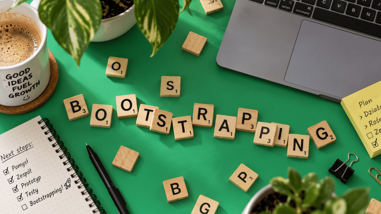Bootstrapping startupu – czym jest budowanie firmy bez inwestora i czy warto wybrać tę ścieżkę?
