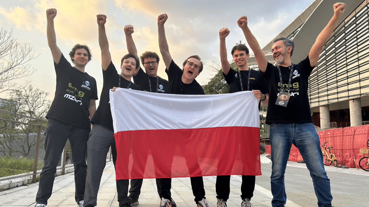 Polacy w czołówce światowej robotyki. Zespół Brave Mind Fighters wygrywa grupę na turnieju w Chinach