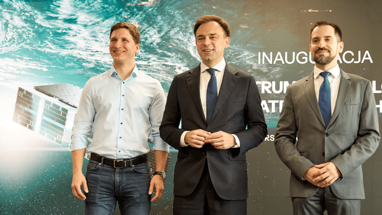 ICEYE otwiera Centrum Technologii Satelitarnych w Warszawie i zwiększa skalę działalności w Polsce